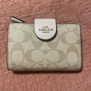 NWT coach medium corner wallet